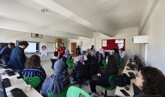 Nevşehir Aile ve Sosyal Hizmetler İl Müdürlüğü’nden Karacaşar’da Farkındalık Seminerleri