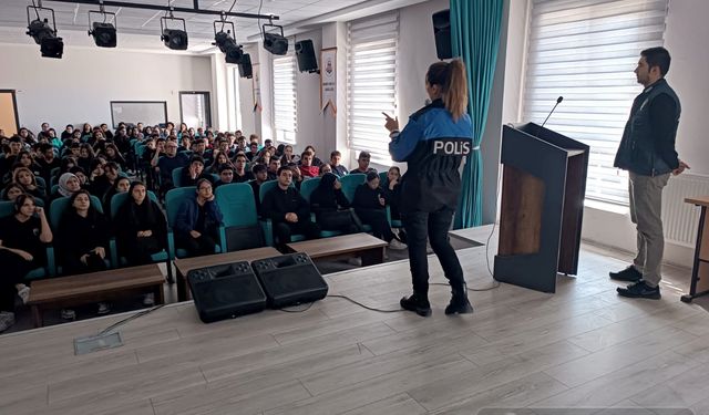 Emniyet Personeli Mahmut Dudu Yazıcı Lisesi'nde Bilinçlendirme Semineri Verdi