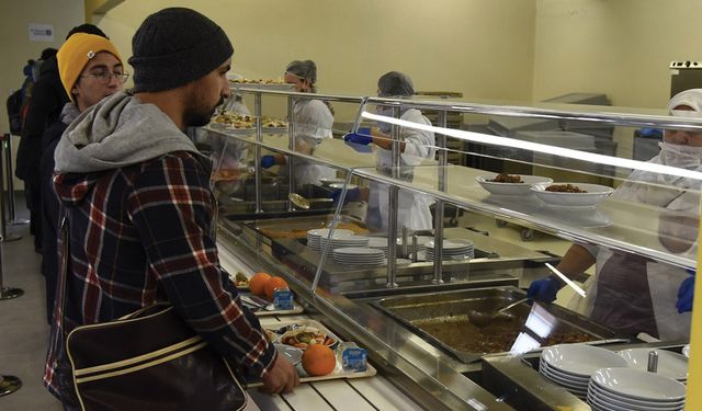 İzmir'de 4 Üniversitede Ücretsiz Yemek Dağıtımı Başlıyor