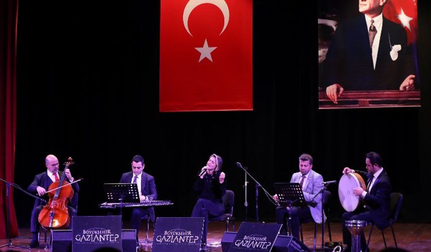 Gaziantep Atatürk'ü şarkılarla andı