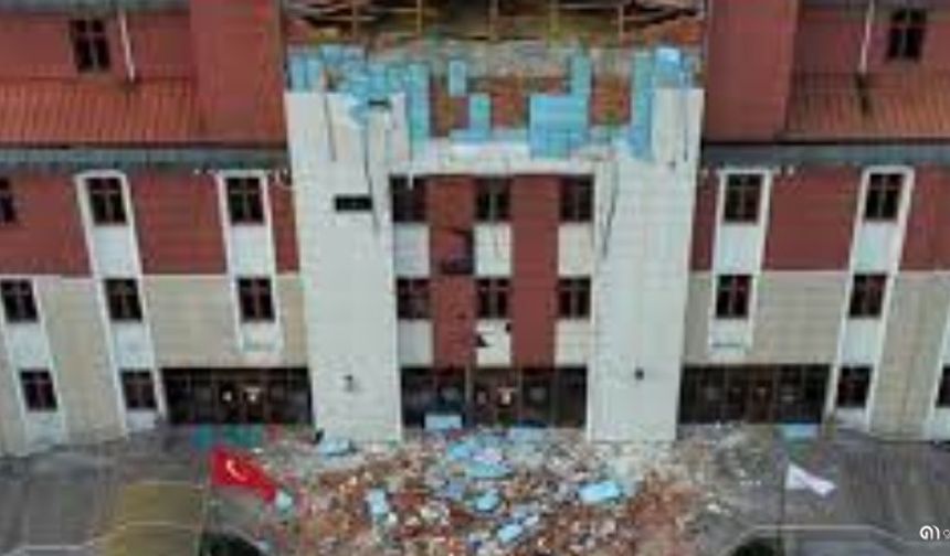 Adalet Bakanı Bozdağ, depremde hasar gören Düzce Adliyesinde incelemelerde bulundu: