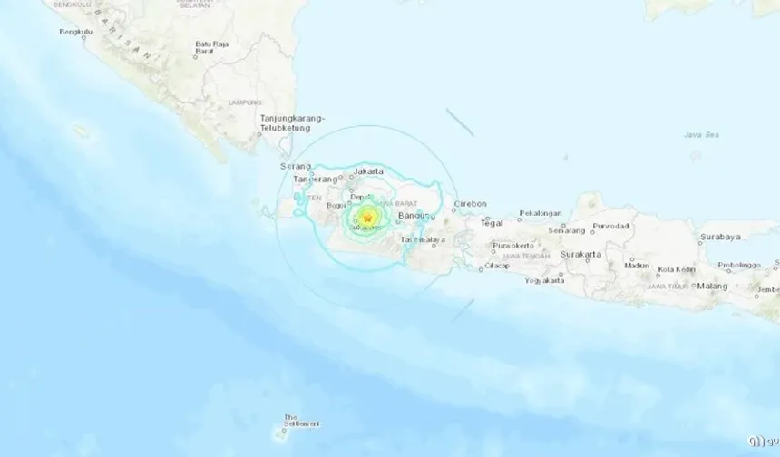 Endonezya'da 5.6 büyüklüğündeki depremde acı büyüyor.
