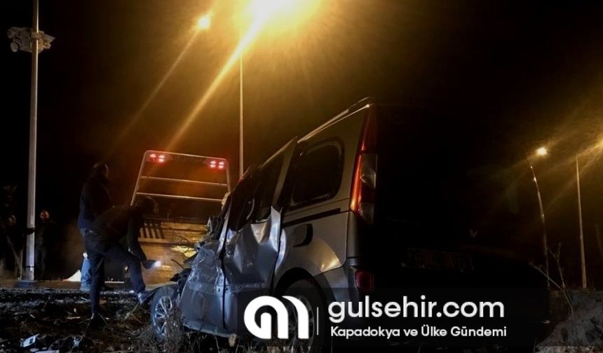 Ardahan'da otomobil ile kamyonet kazası: 1 yaralı