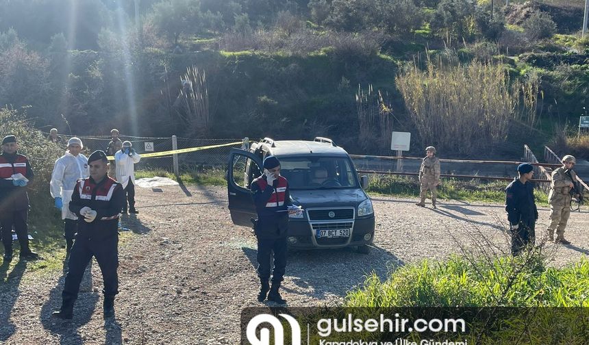 Antalya'da bir araçta 3 ceset bulundu