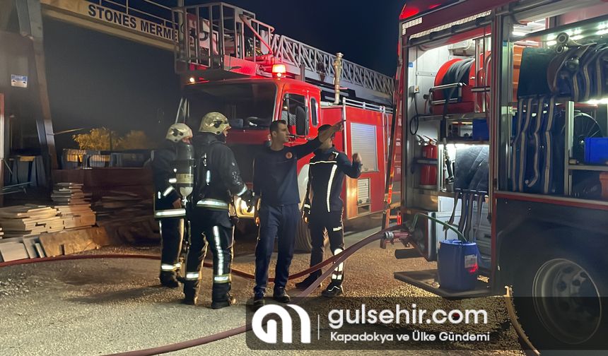 Antalya'daki bir mobilya dükkanında yangın çıktı