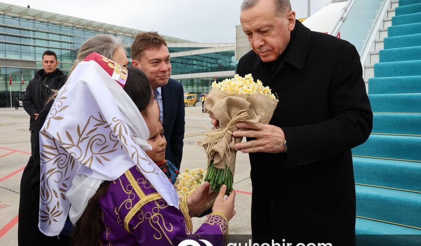 Cumhurbaşkanı'na yöresel kıyafetli karşılama