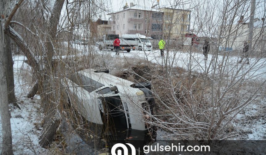 Aksaray'da işçi servisi sulama kanalın devrildi