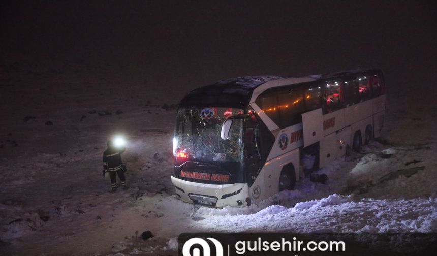 Diyarbakır'da yolcu otobüsü yoldan çıktı