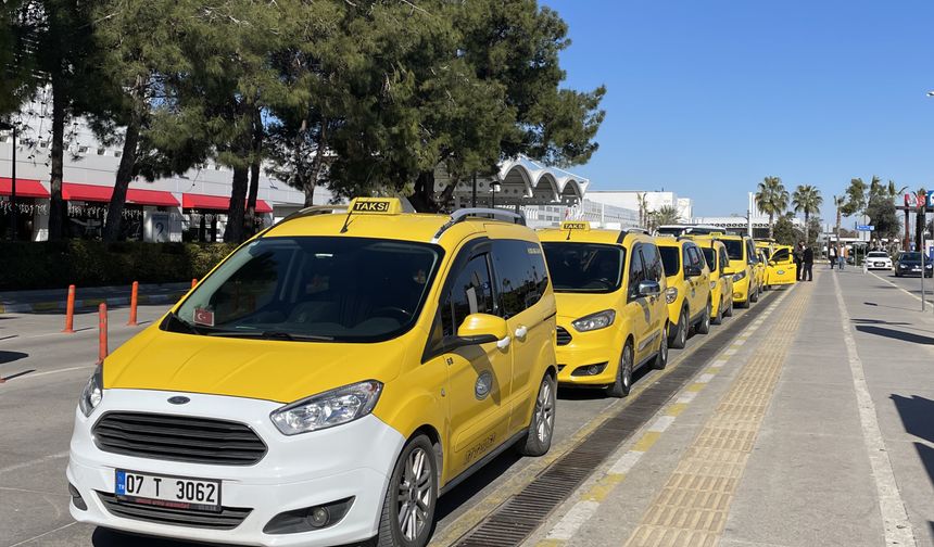 Antalyalı taksicilerden depremzedelere ücretsiz ulaşım