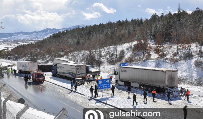 Amasya'da 6 aracın karıştığı kaza ulaşımı yavaşlattı