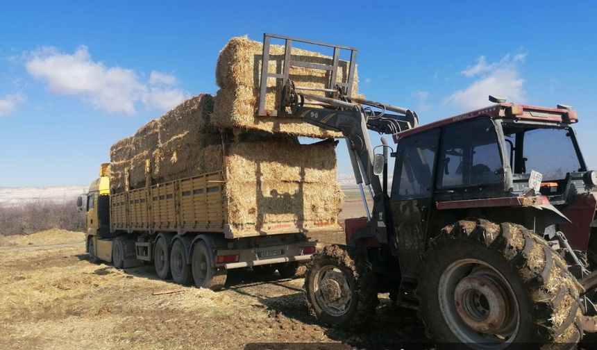 Eskişehir'den depremzede çiftçilere balya ve yem yardımı