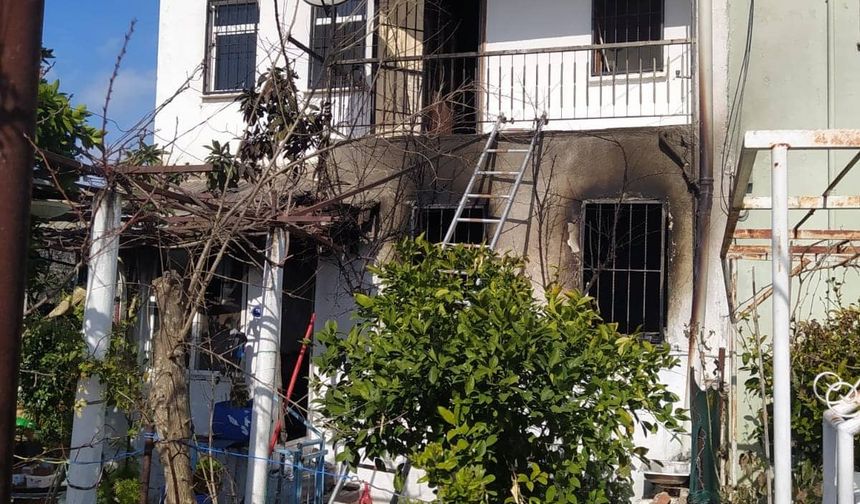 İzmir'de bir evde yangın çıktı, 1 kişi öldü