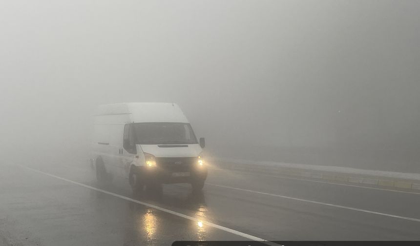 Bolu Dağı'nda ulaşım, sis ve sağanaktan olumsuz etkileniyor
