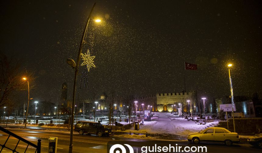 Erzurum'da kar yağışı etkisini gösterdi