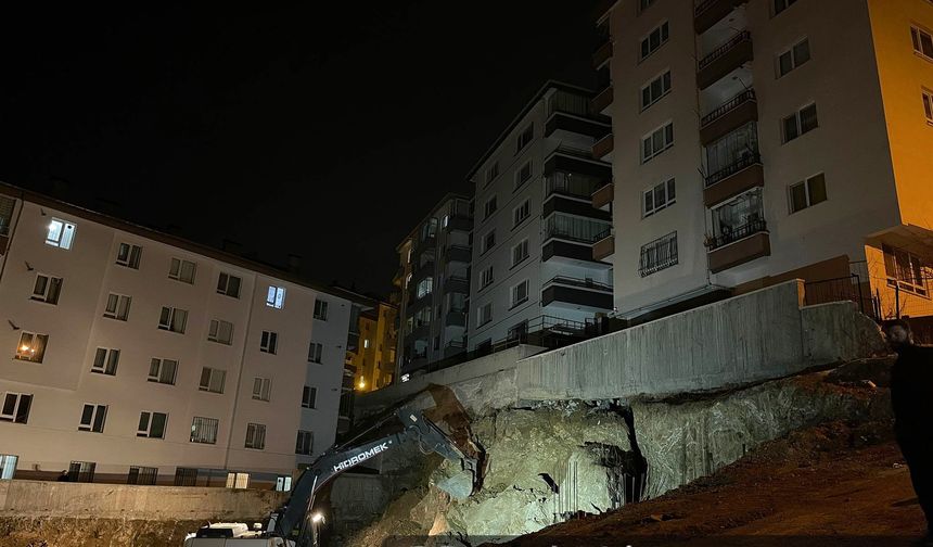 Ankara'da inşaat çalışması nedeniyle 2 bina hasar gördü