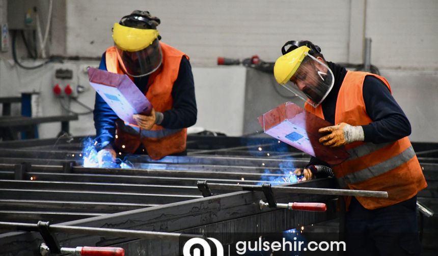 Düzce'de depremden etkilenenler için konteyner üretiliyor