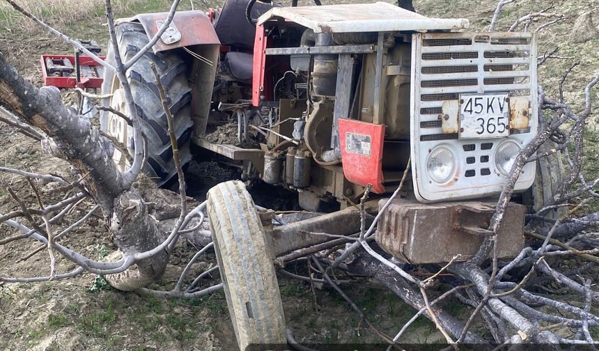 Aydın'da bir traktör devrildi, sürücü yaşamını yitirdi