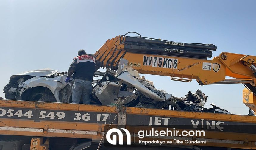 Mardin'de feci kaza: Tır ile otomobil çarpıştı, 2 kişi öldü