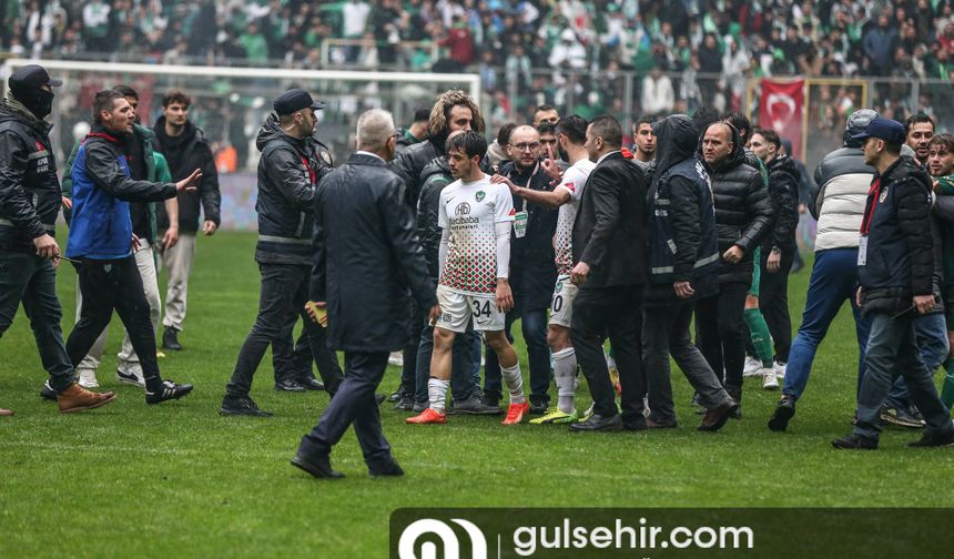 Bursaspor-Amed Sportif Faaliyetler maçında ortalık karıştı