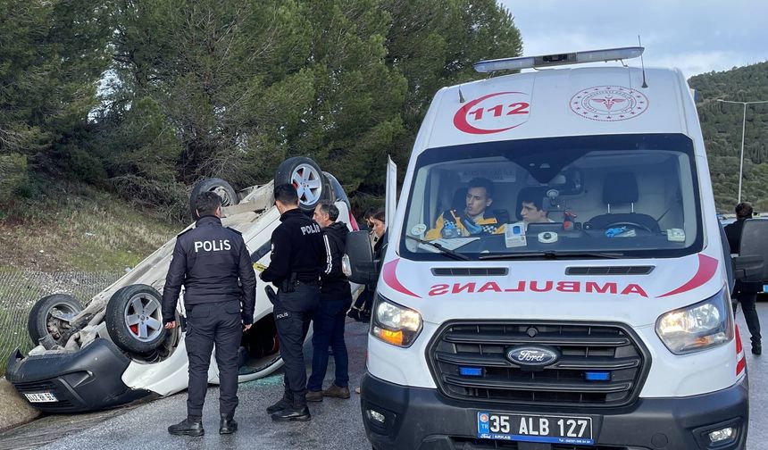 İzmir'de bir araç polisten kaçarken kaza yaptı, 2 kişi öldü