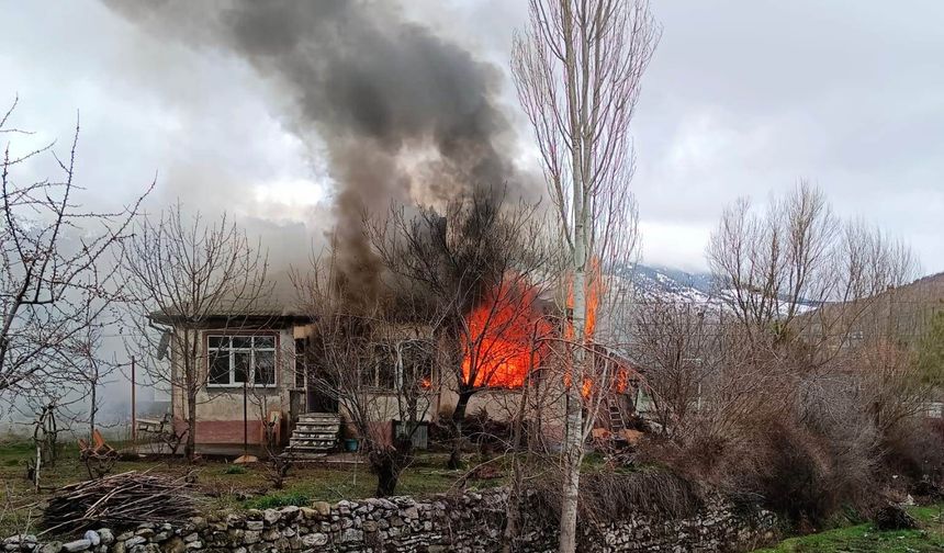 Konya Seydişehir'de bir evde yangın çıktı