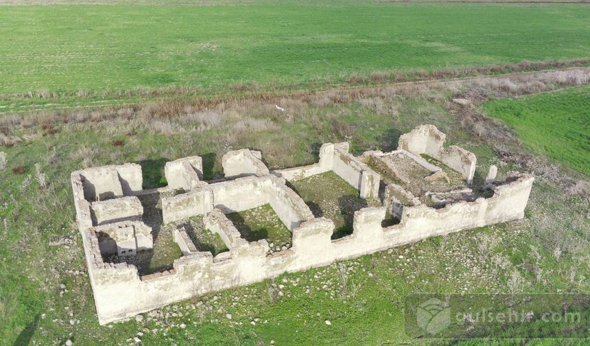 Elazığ'da kuruyan barajdan 83 yıllık tren istasyonu çıktı