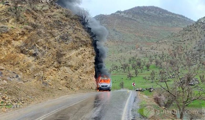 Şırnak'ta yanan ambulans kullanılamaz hale geldi