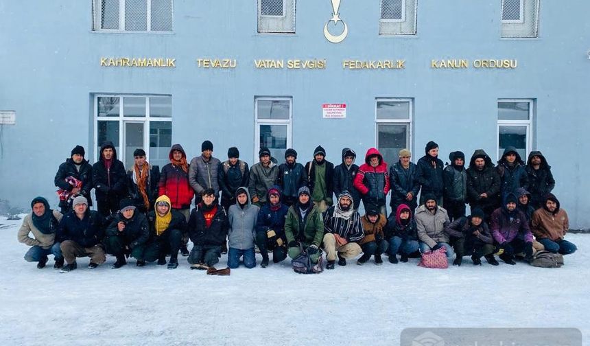 Erzurum'un Karayazı ilçesinde 33 düzensiz göçmen yakalandı