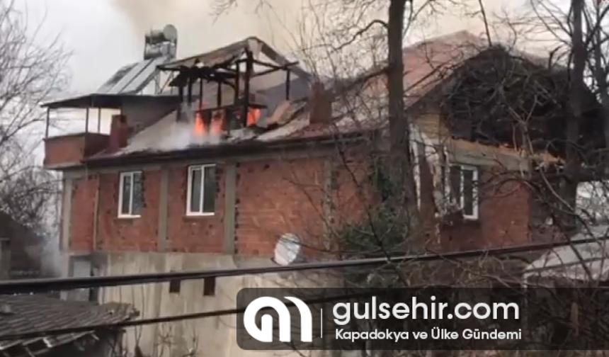 Sakarya'da iki katlı bir evde yangın çıktı