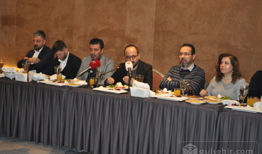 AK Parti Nevşehir A. Adayı Çiçekli basın toplantısı yaptı