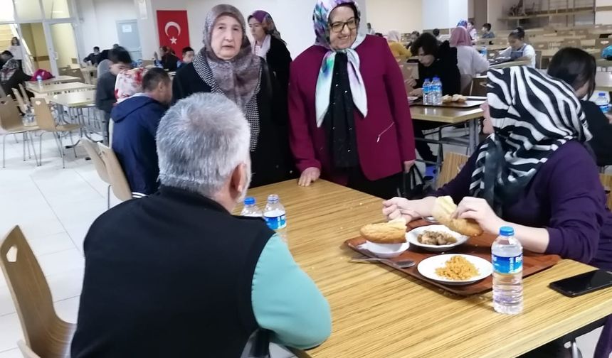 Nevşehir AKP A. Adayı Atlı depremzedeleri ziyaret etti