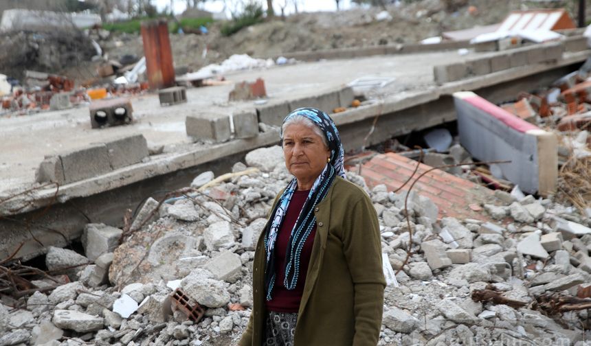 Depremde eşini kaybeden kadının yaşadıkları yürek burkuyor