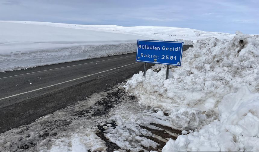 Ardahan'da kar yüzünden 7 gündür kapalı olan yol açıldı