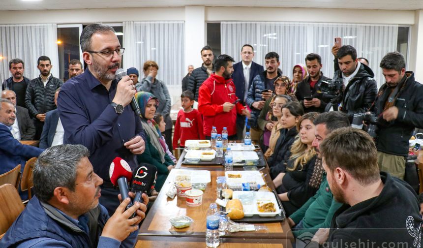 Bakan Kasapoğlu, Adıyaman'da iftar programına katıldı