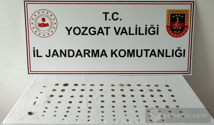 Yozgat'ta bir otomobilde tarihi 100 sikke bulundu
