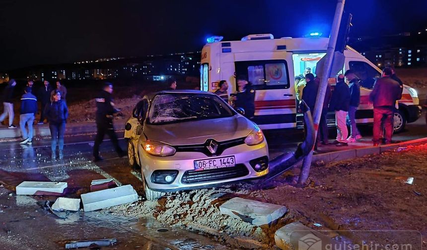 Elazığ'da tır ile çarpışan otomobil çarpıştı, 3 yaralı