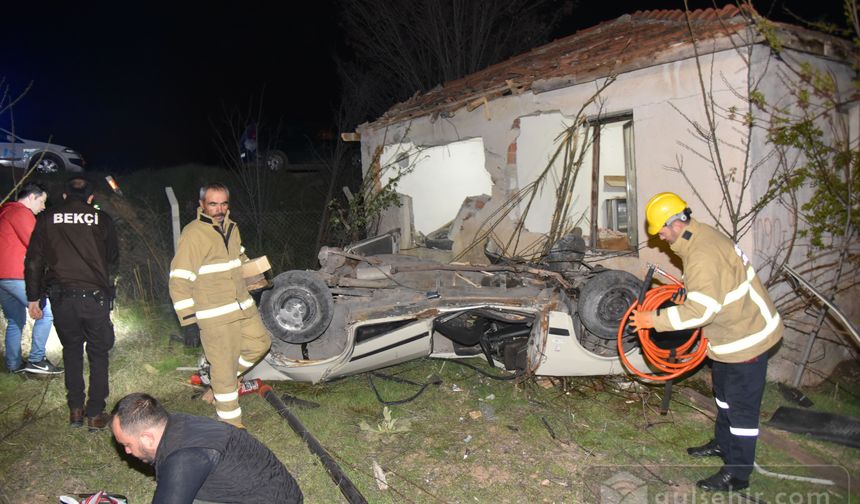 Kırıkkale'de otomobil eve çarptı, sürücü öldü
