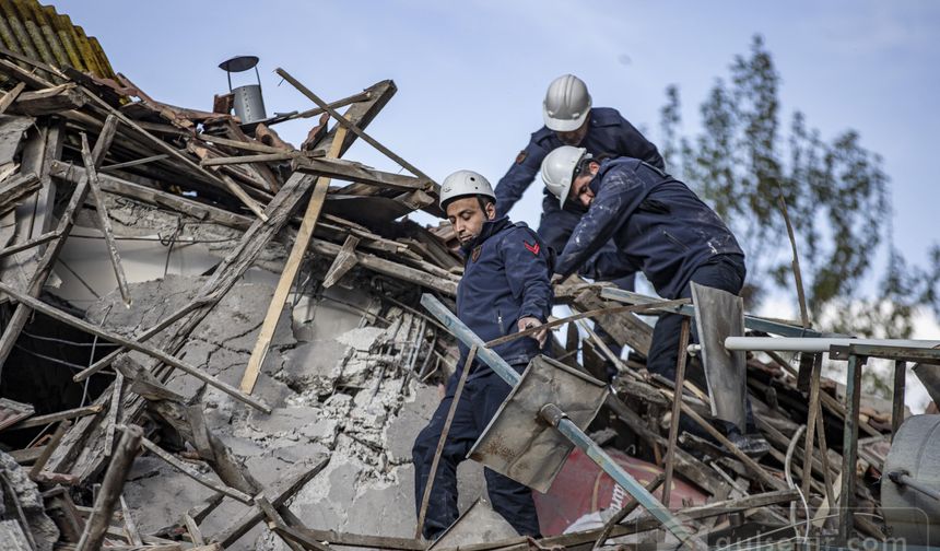 Malatya'da 6 katlı apartman çöktü