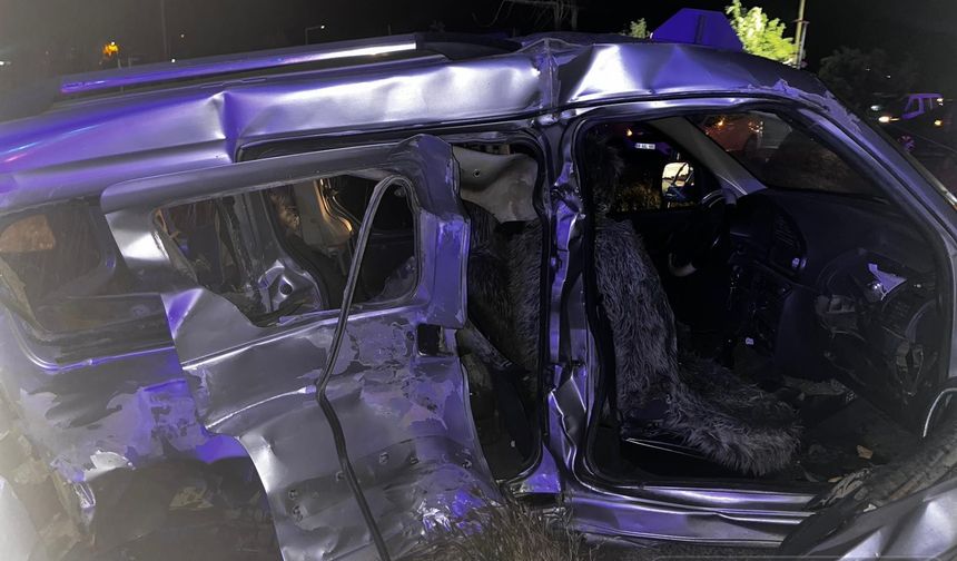 Aksaray'da kaza, minibüs ile hafif ticari araç çarpıştı