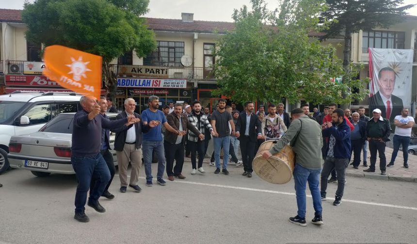 Kırşehir'de seçim kutlamaları yapılıyor
