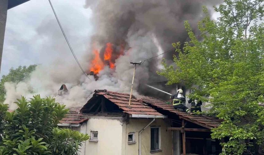 Karabük'te evde patlayan tüp yangın çıkardı