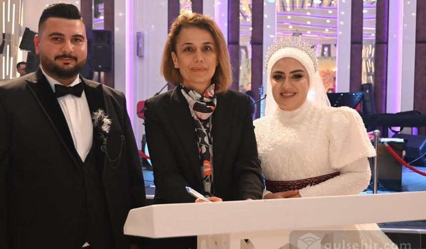 Vasfi Ünal ve Gamze Sağgelen Mutluluklar diliyoruz. 