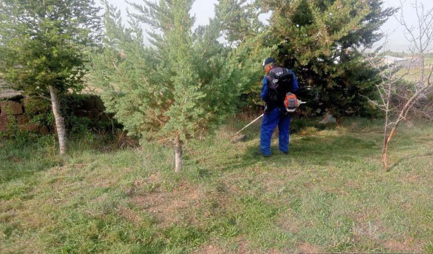 Hacıbektaş'ta mezarlıklar temizleniyor