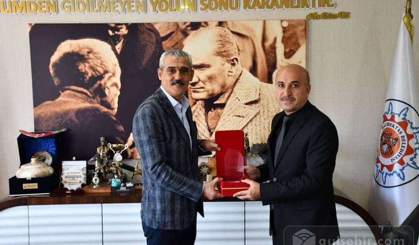  İl Milli Eğitim Müdürü Memet Polat teşekkür plaketi verdi