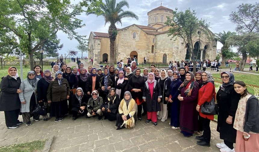 Ortahisar'lı kadınlar Karadeniz turuyla eğlendi