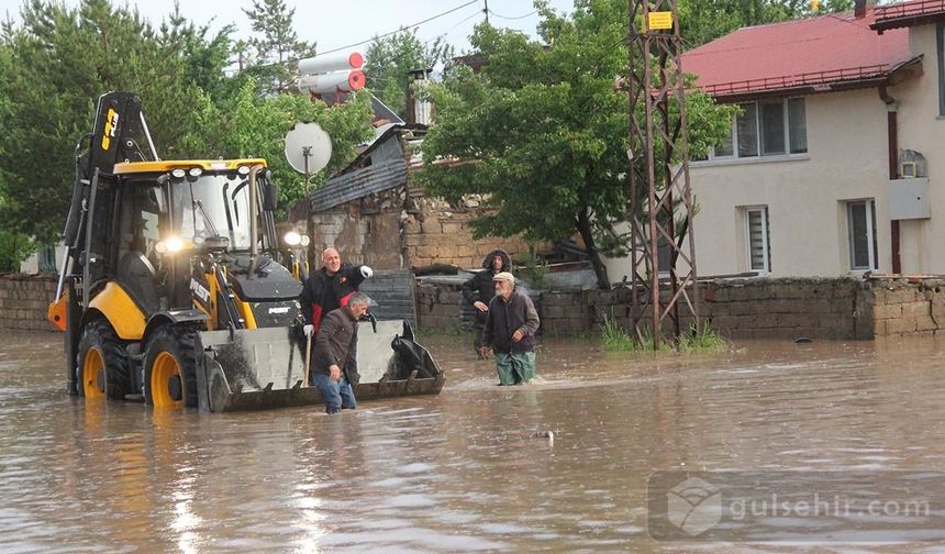 Sivas'ta yağmur nedeniyle sel baskınları yaşandı