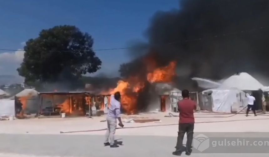 Kahramanmaraş'da Depremzedelerin Kaldığı Çadırlarda Yangın Çıktı