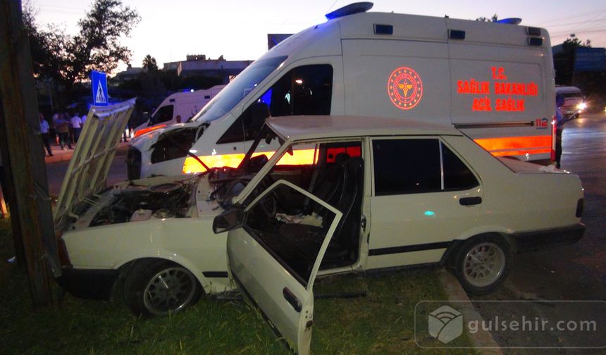 Mersin'de Ambulans Ve Otomobil Çarpıştı: 4 Yaralı
