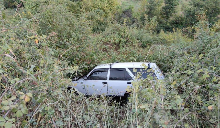 Bursa'nın İnegöl İlçesinde Lastiği Patlayan Otomobil Şarampole Uçtu: ''4 Yaralı''