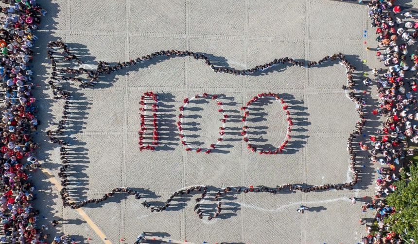 İzmir’de 1923 Kişiden: ''Devasa 100. Yıl  Zeybeği Gösterisi''